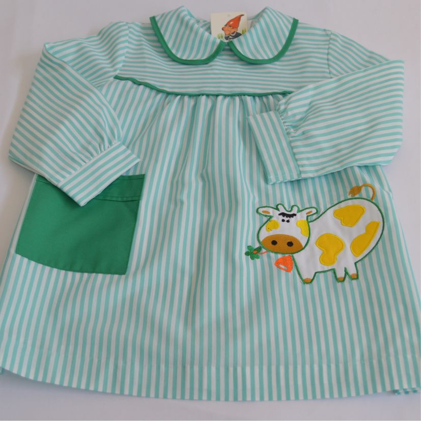 babi escolar verde y blanco con una vaca estampada