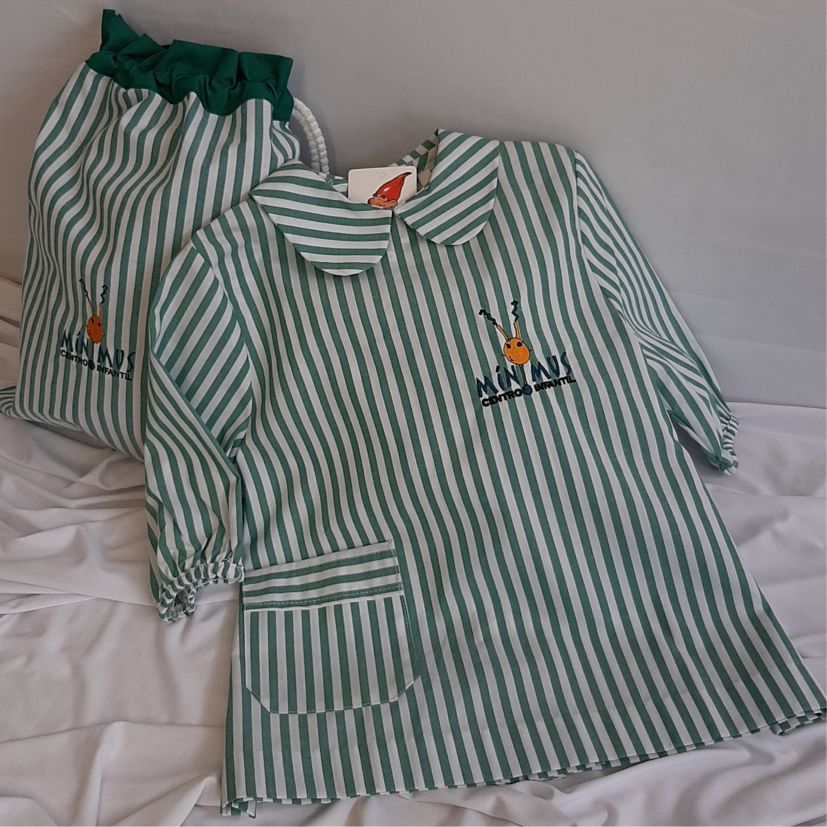 babi escolar verde y blanco