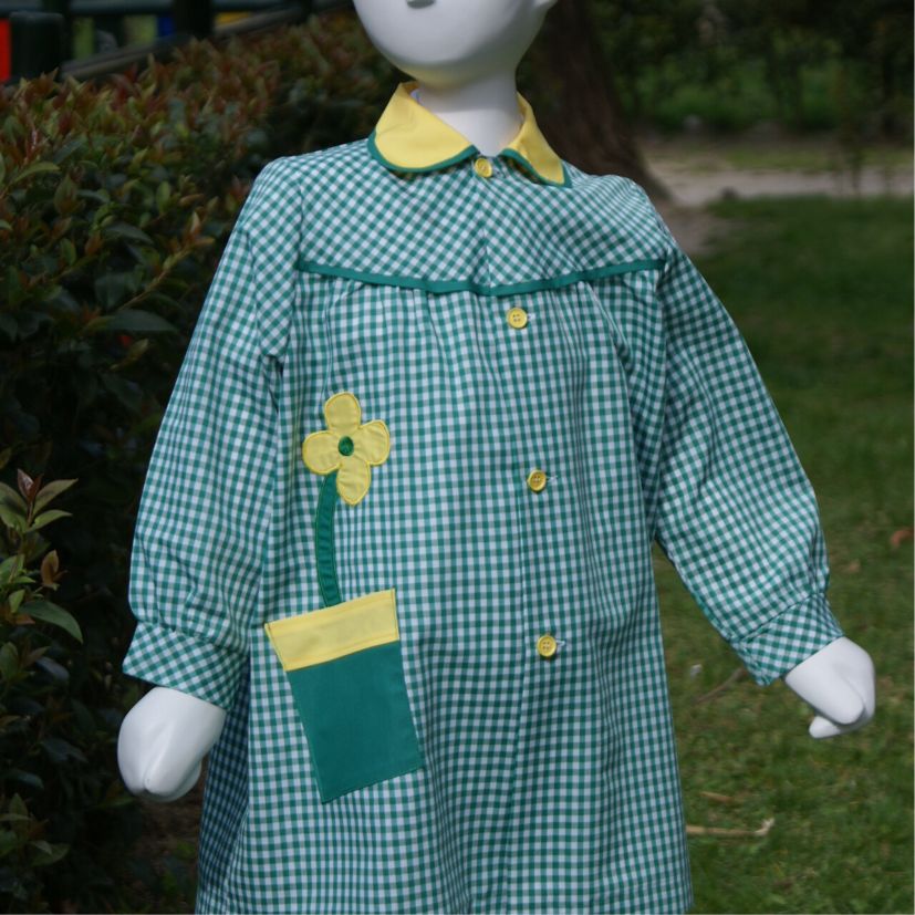 babi escolar verde y blanco con estampado