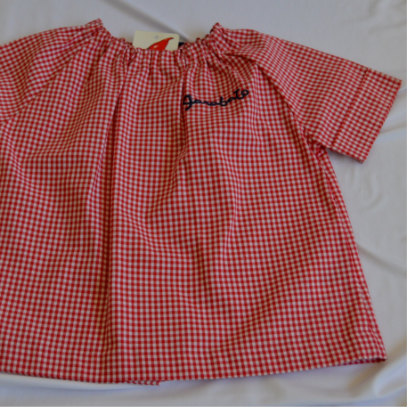 uniforme de colegial pantalón rojo y blanco