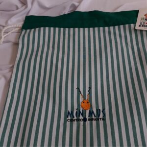 bolsa verde y blanca