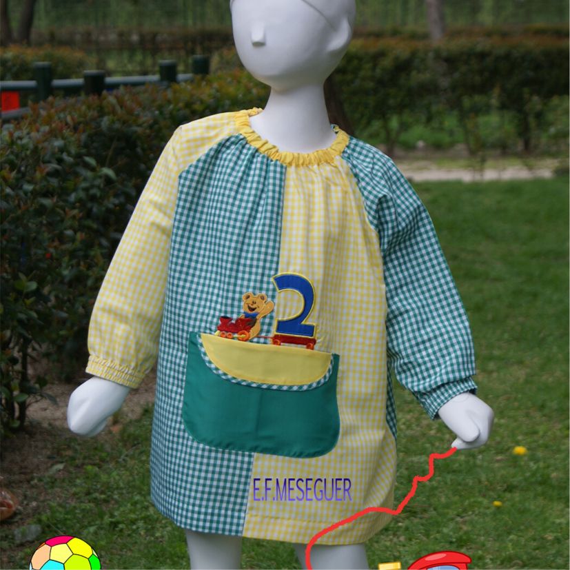 babi escolar verde y amarillo con estampado