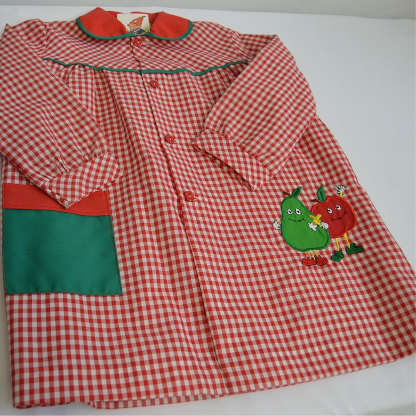 babi escolar rojo y blanco con estampado