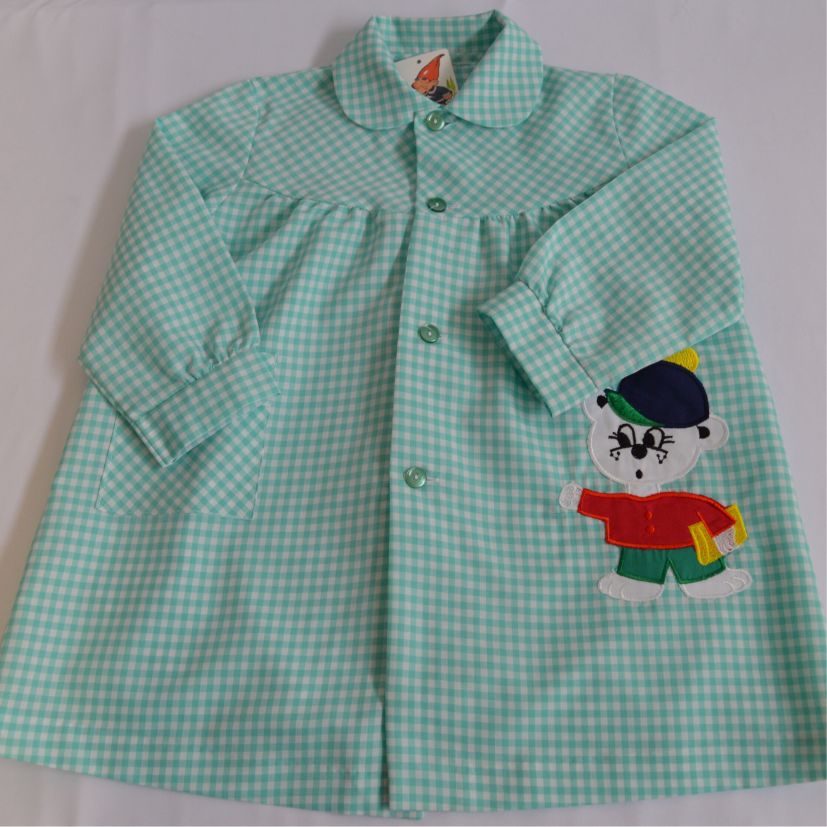 babi escolar verde con estampado