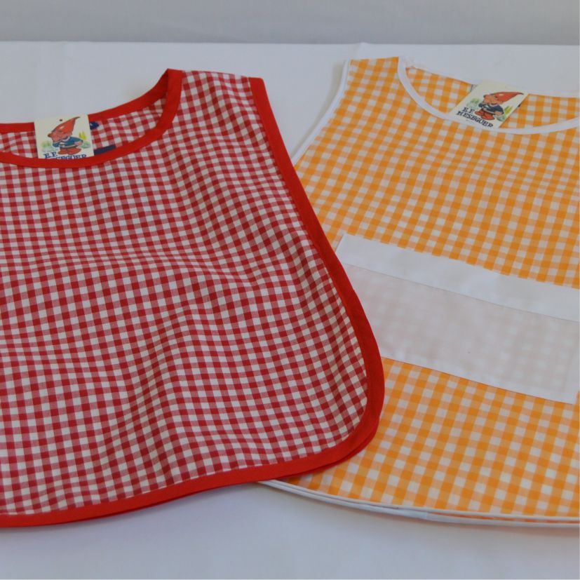 baberos naranja y rojo