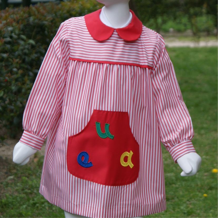 babi escolar rojo con estampado