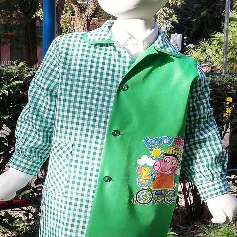 babi escolar verde con estampado