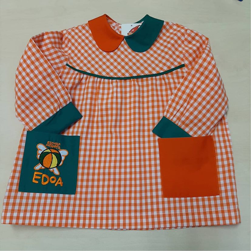 babi rojo con estampado