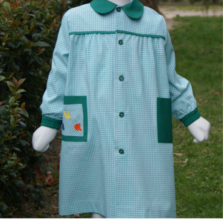 uniforme de colegial verde y blanco