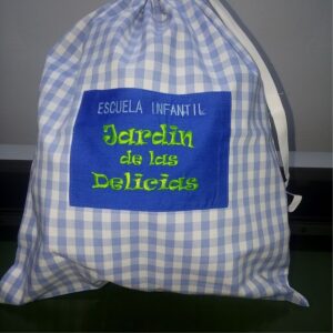 bolsa de cuadros azules estampada