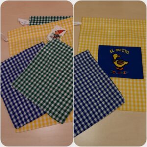 varias bolsas de diferentes colores