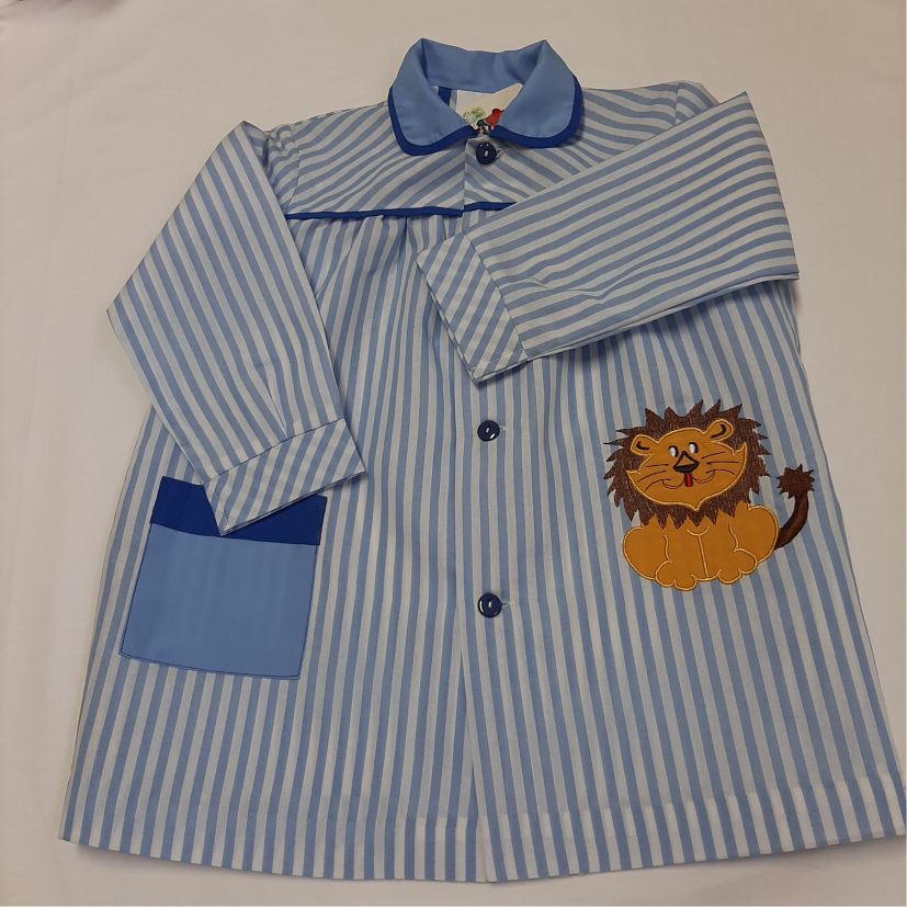 babi escolar azul y blanco con un estampado